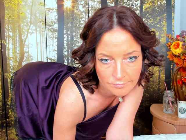SatyneQueen webcam