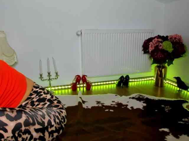 SatyneQueen webcam