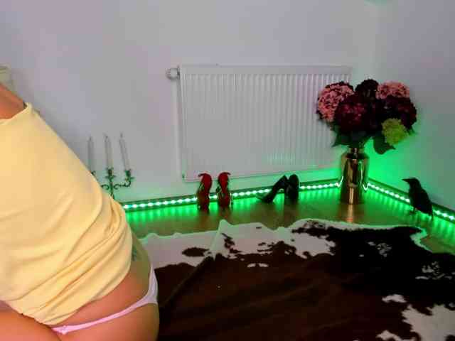 SatyneQueen webcam