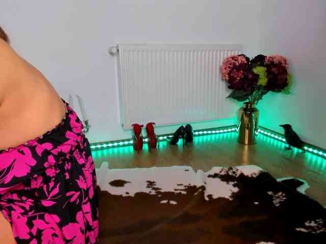 SatyneQueen webcam
