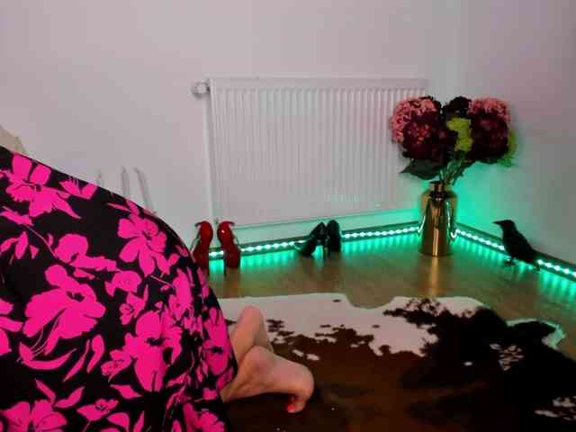SatyneQueen webcam