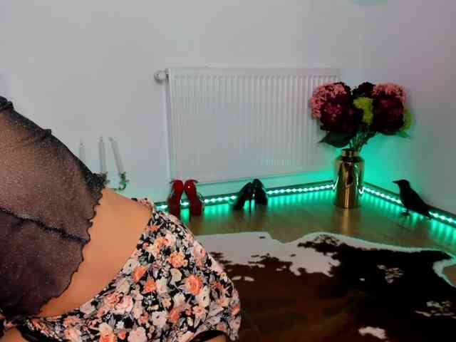 SatyneQueen webcam