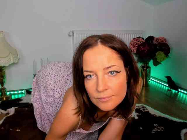 SatyneQueen webcam