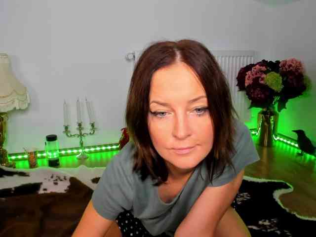 SatyneQueen webcam