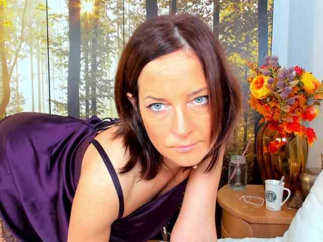 SatyneQueen webcam