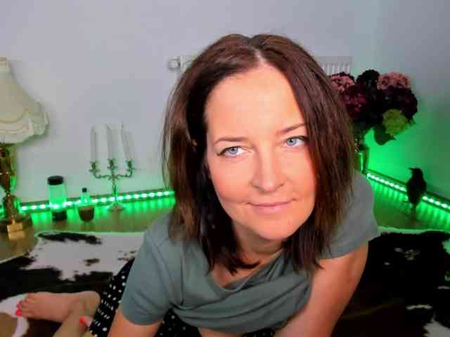 SatyneQueen webcam