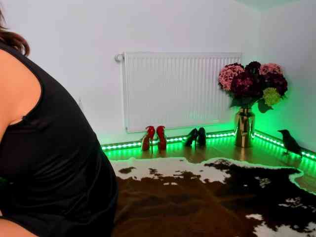 SatyneQueen webcam