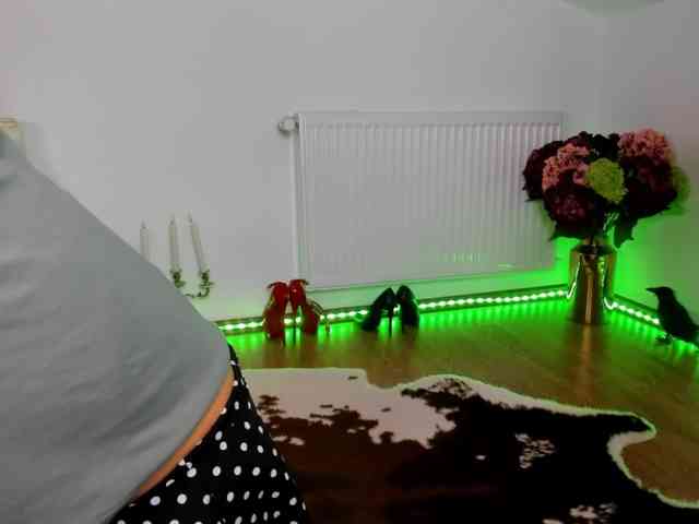 SatyneQueen webcam