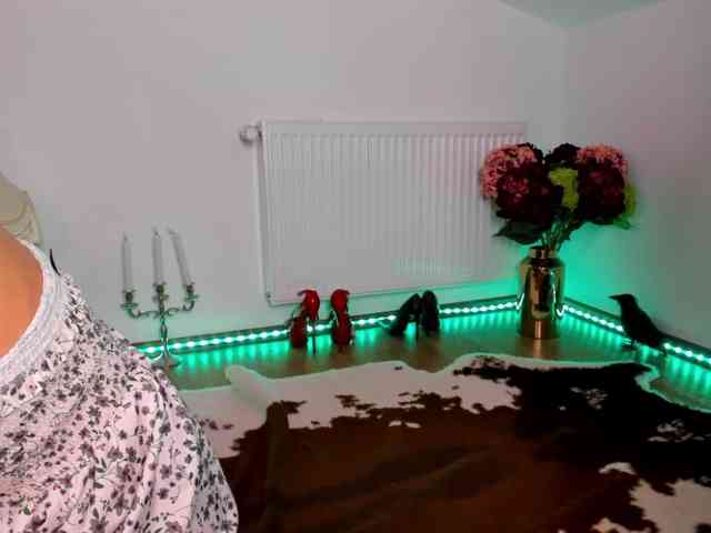 SatyneQueen webcam