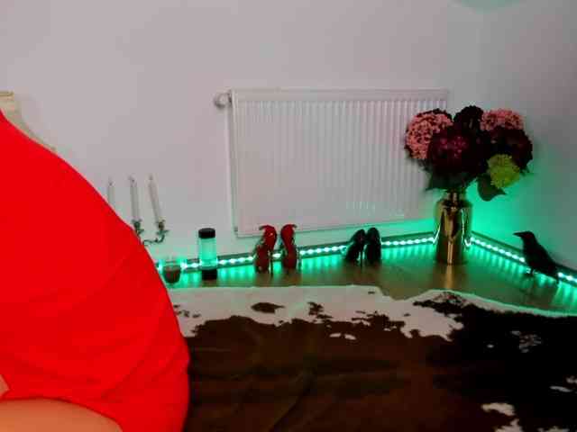 SatyneQueen webcam