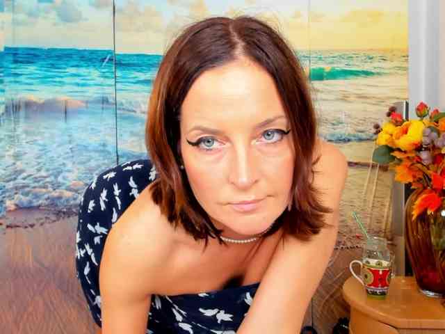 SatyneQueen webcam