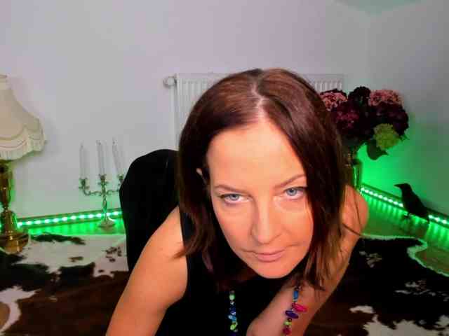 SatyneQueen webcam