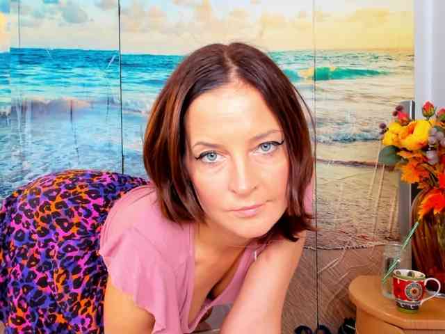 SatyneQueen webcam