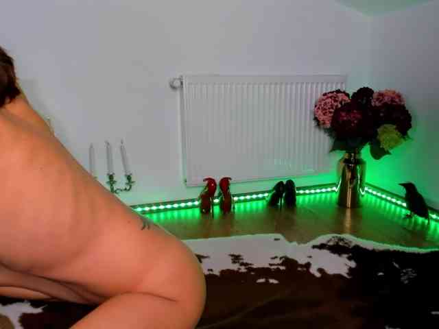 SatyneQueen webcam