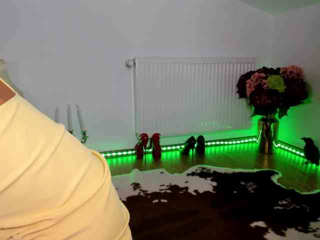 SatyneQueen webcam