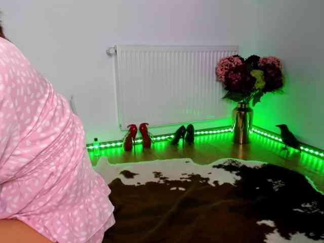SatyneQueen webcam