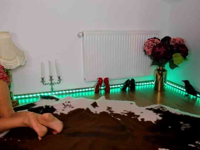 SatyneQueen webcam