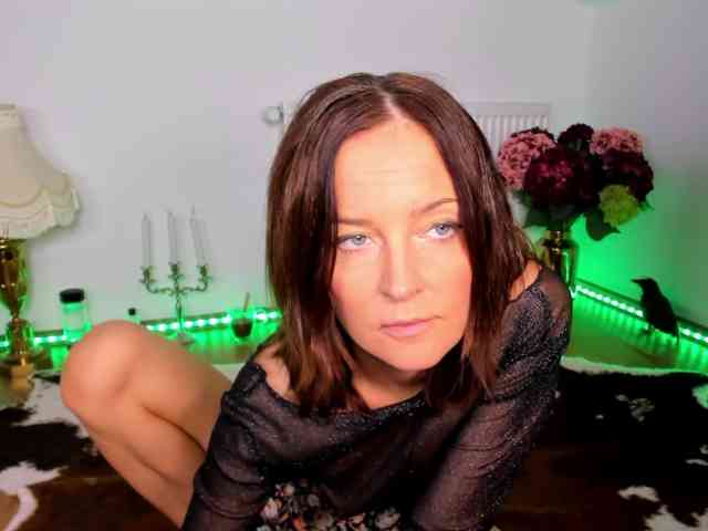 SatyneQueen webcam