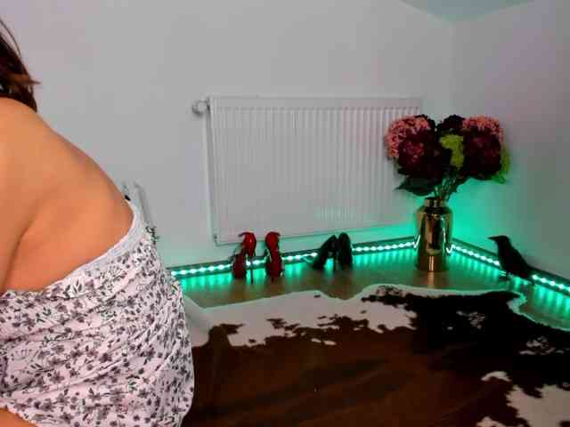SatyneQueen webcam