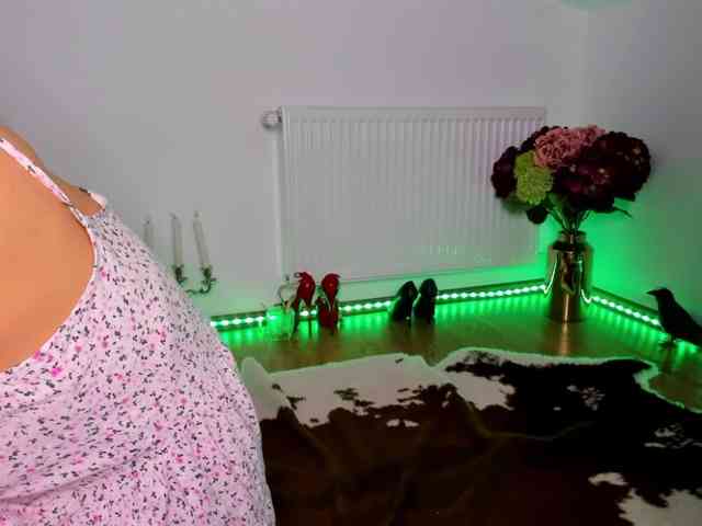 SatyneQueen webcam