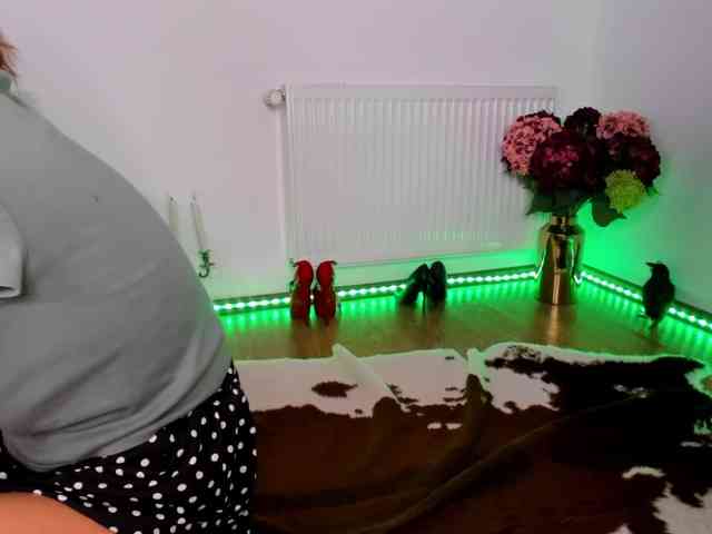 SatyneQueen webcam