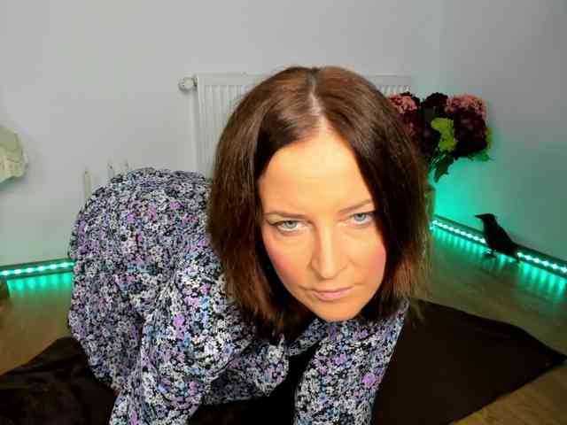 SatyneQueen webcam