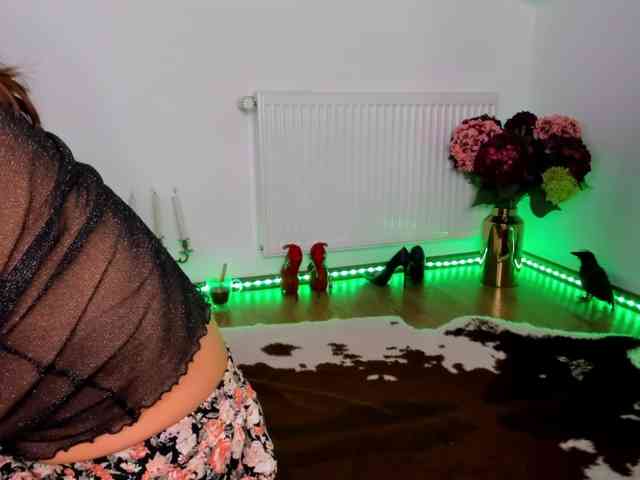 SatyneQueen webcam