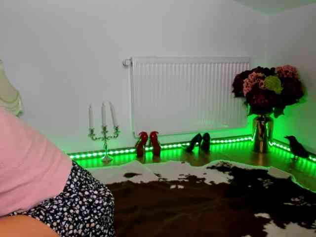 SatyneQueen webcam