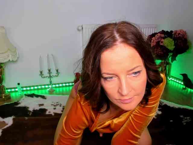 SatyneQueen webcam