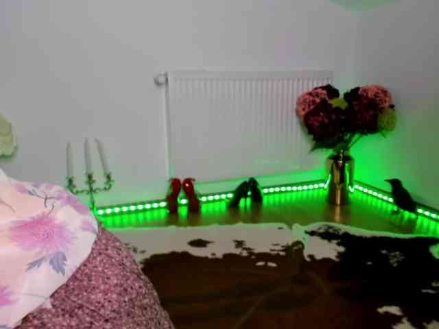 SatyneQueen webcam