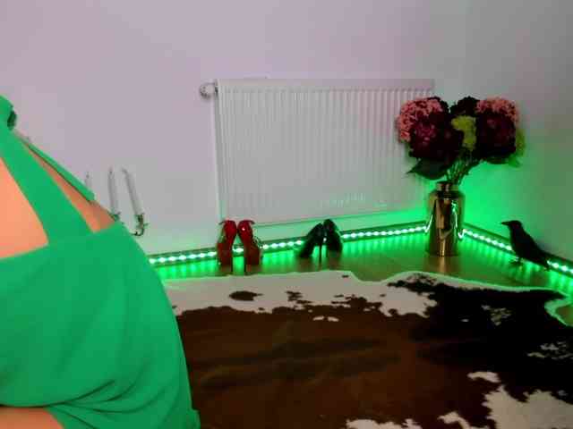 SatyneQueen webcam