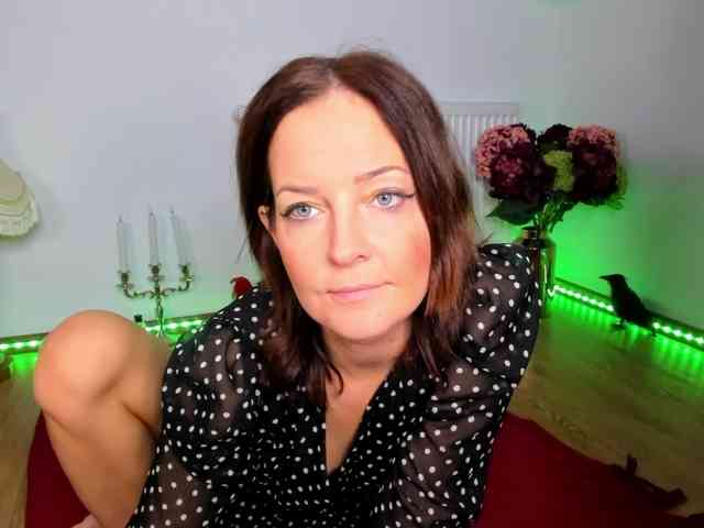 SatyneQueen webcam