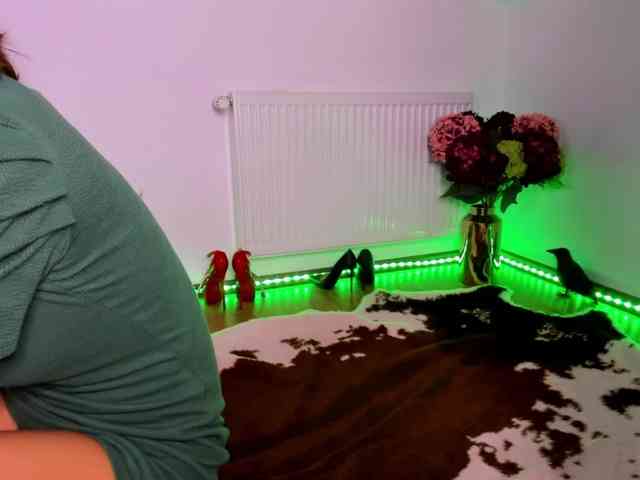 SatyneQueen webcam