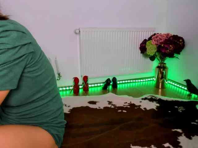 SatyneQueen webcam