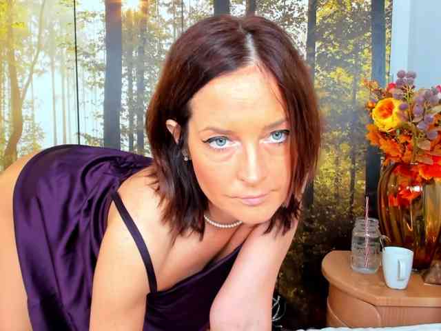 SatyneQueen webcam