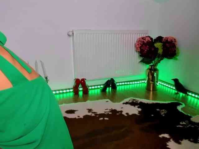 SatyneQueen webcam