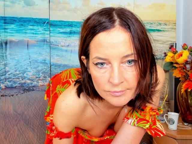 SatyneQueen webcam