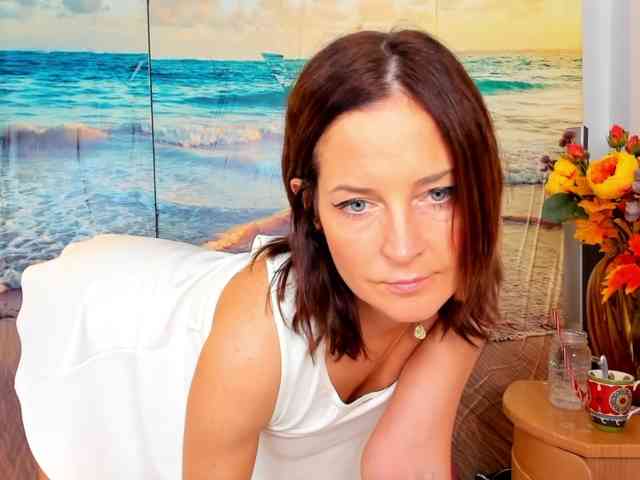 SatyneQueen webcam