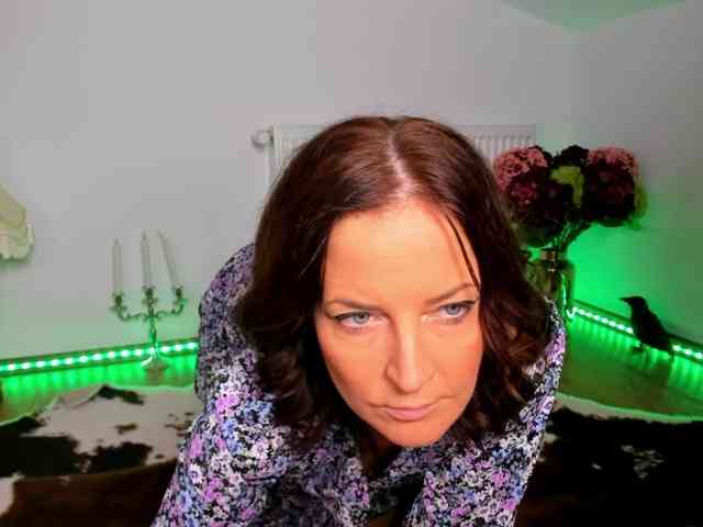 SatyneQueen webcam