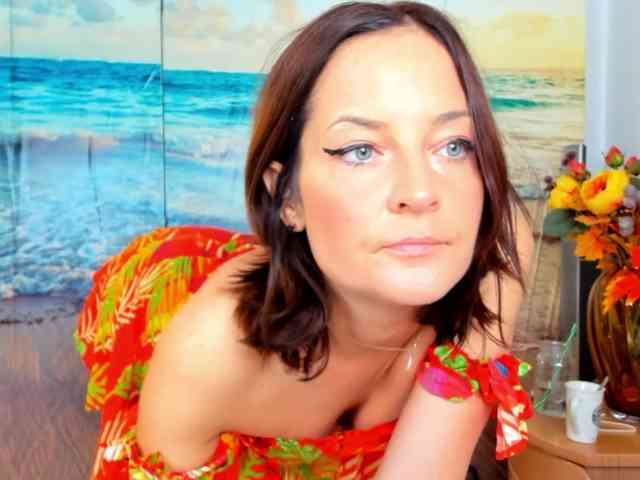 SatyneQueen webcam