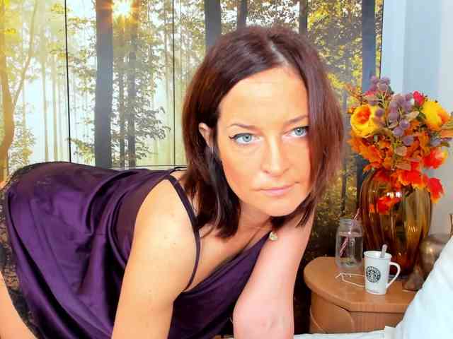 SatyneQueen webcam