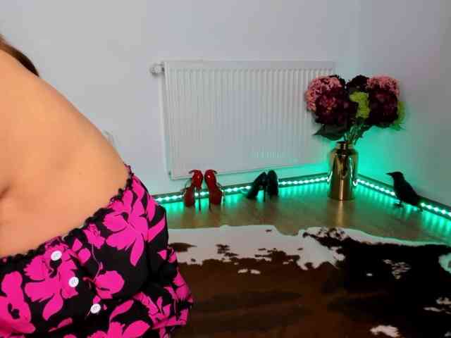 SatyneQueen webcam