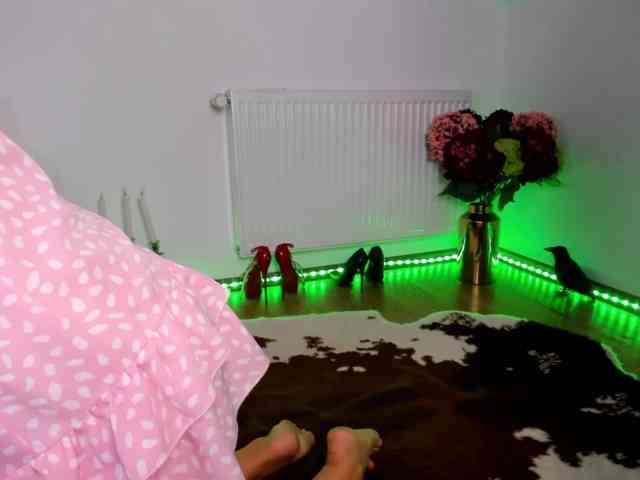 SatyneQueen webcam