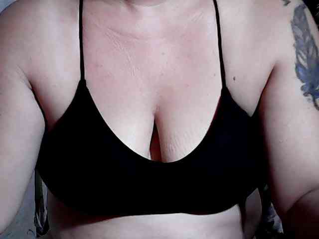 hotmama38 webcam