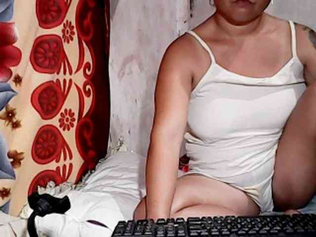 hotmama38 webcam