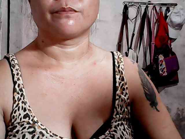 hotmama38 webcam