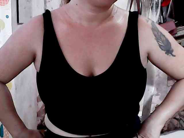 hotmama38 webcam
