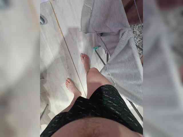 이 모델은 현재 라이브 중입니다. SexyCouple69