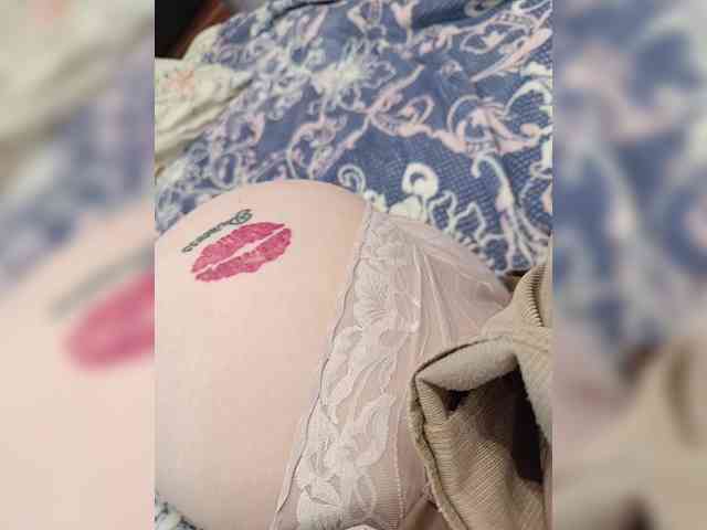 该模特正在直播。 SexyCouple69