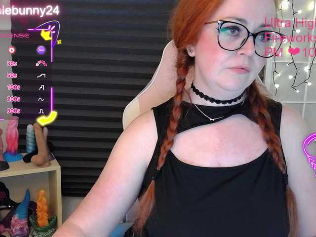 NicoleBunny24 live cam